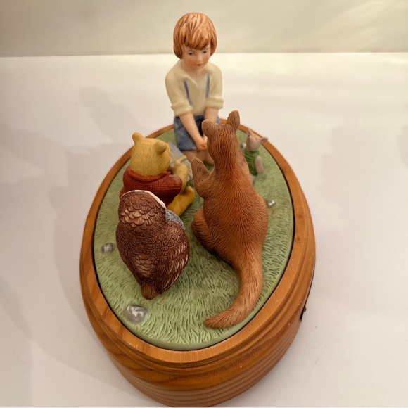 Classic Winnie The Pooh Three Cheers Musical Figurine Style 8176 Plays Memories - Picture 7 of 14